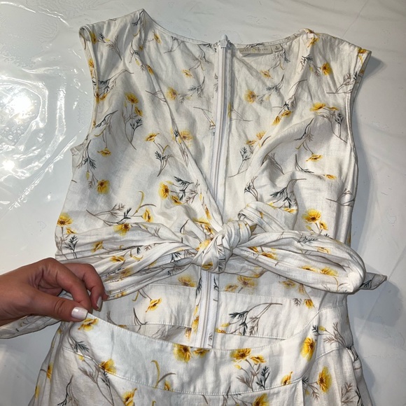 Cute Summery Flowy Dress With TieKnot In The Front - Picture 5 of 5